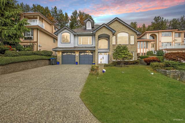 38 TIMBERCREST DRIVE