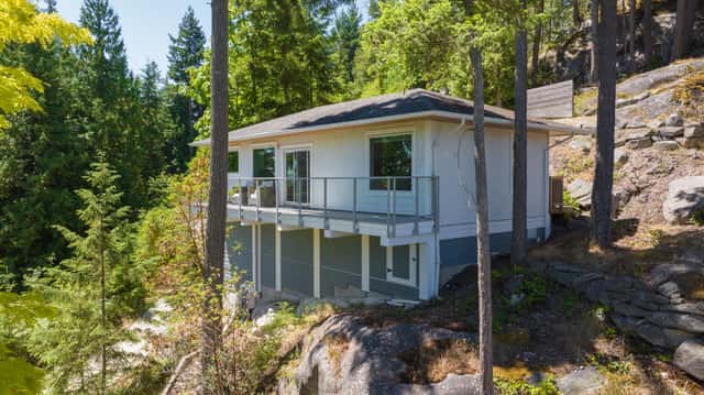 5673 SALMON DRIVE